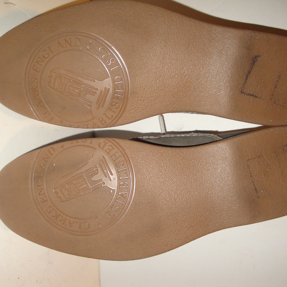 CLARKS - Picture 9 of 9